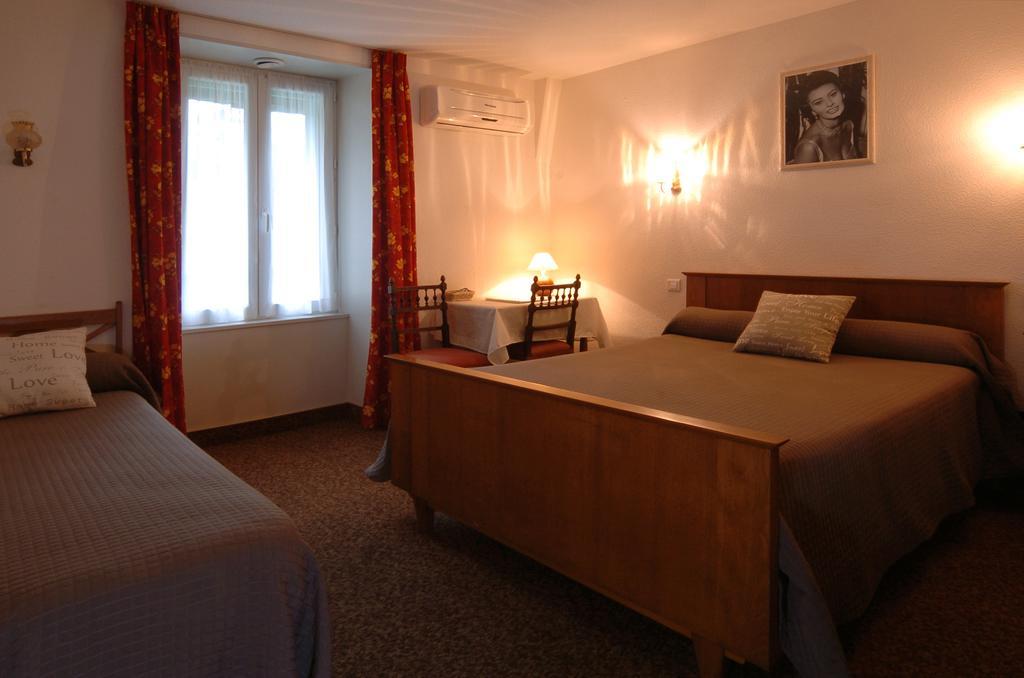Hotel Du Lion D'Or Entraygues-sur-Truyère Стая снимка