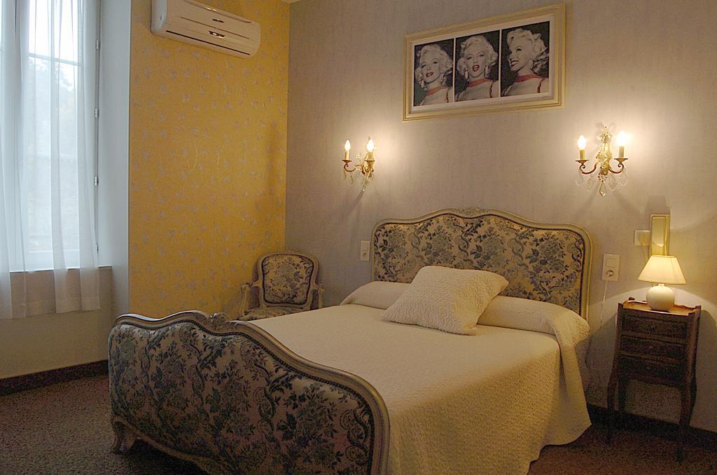 Hotel Du Lion D'Or Entraygues-sur-Truyère Стая снимка