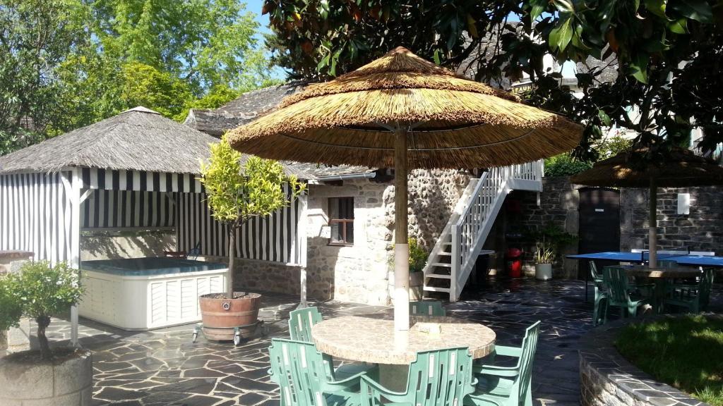 Hotel Du Lion D'Or Entraygues-sur-Truyère Стая снимка